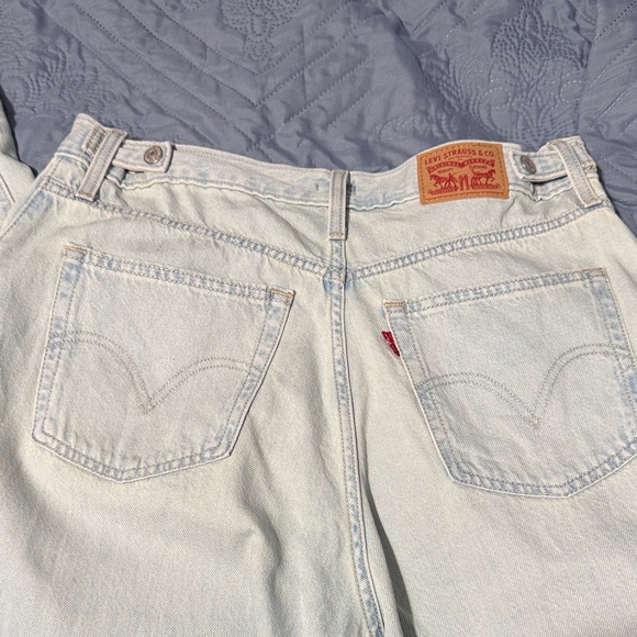 Levi's High Rise Cinch Baggy Jeans - Picture 2 of 9